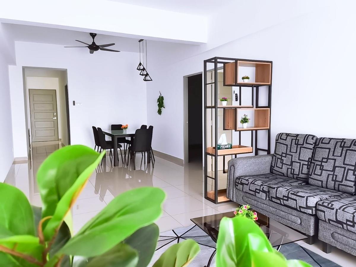 Traveler'S Homestay 旅人窝@ The Venus Sitiawan Kampong Lumut Kiri Exterior photo