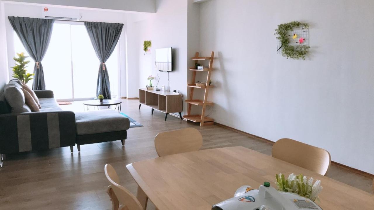 Traveler'S Homestay 旅人窝@ The Venus Sitiawan Kampong Lumut Kiri Exterior photo